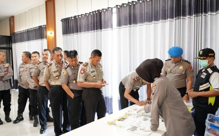 Kapolres Situbondo Jalani Tes Urine untuk Perkuat Integritas Personel