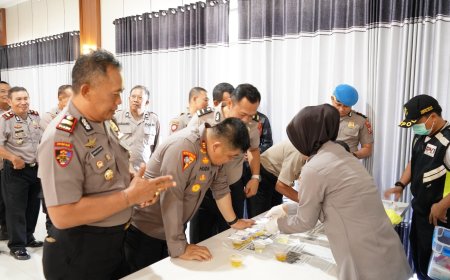 PJU dan Kapolsek Jajaran Jalani Tes Urine sebagai Langkah Preventif